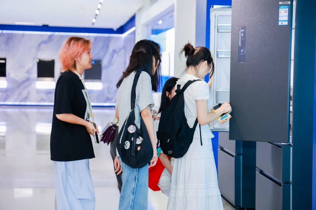 無人工廠、AI大廚 臨平“黑科技”讓大學生直呼“太酷了”
